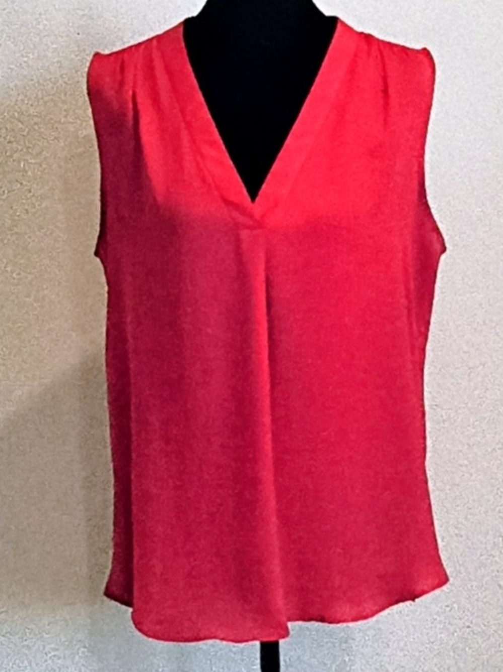 Vince Camuto Bright Red V-Neck Sleeveless Top Medium